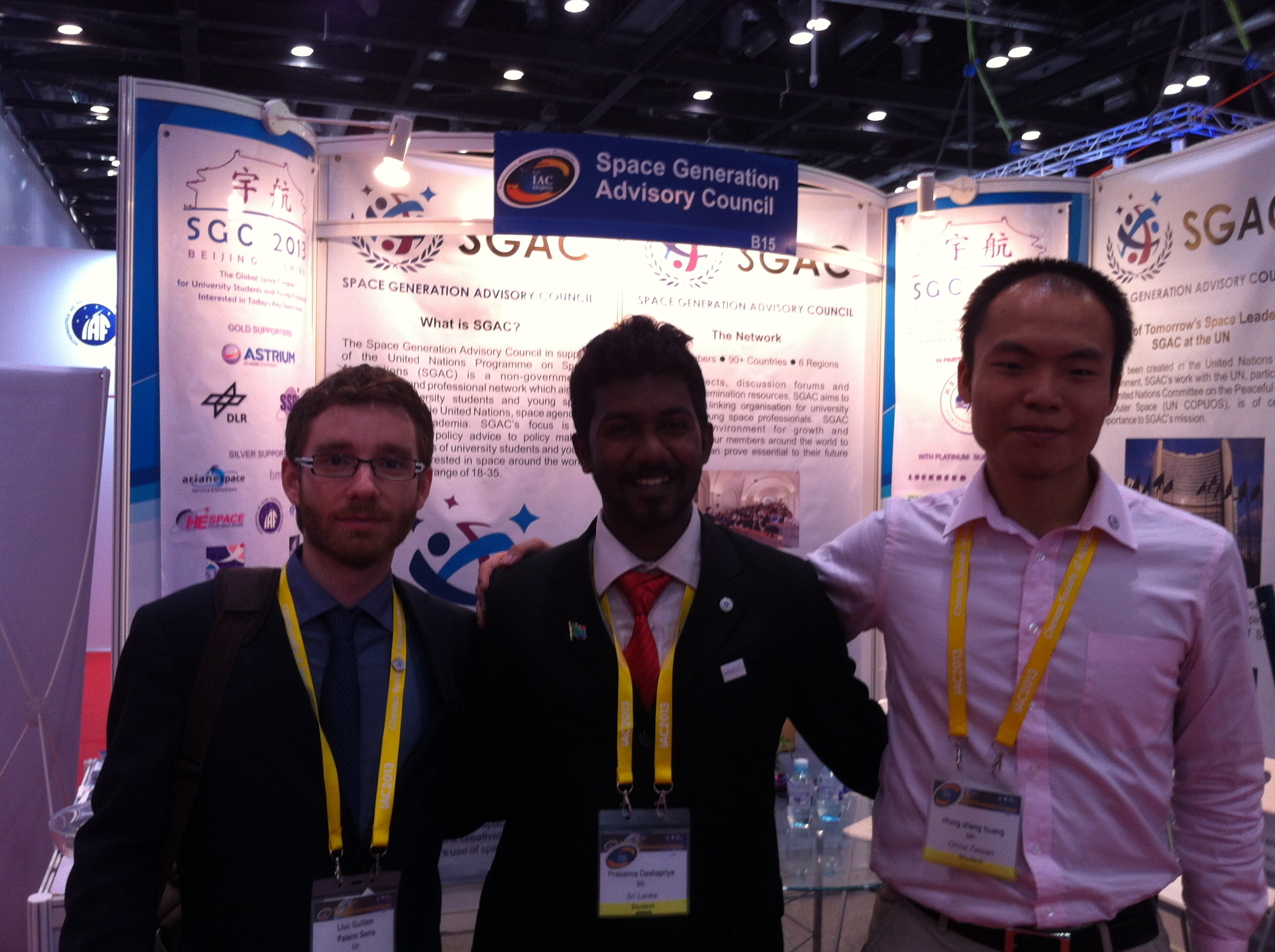 Volunteering at SGAC booth with friends from Spain and Taiwan